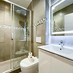 Urbanflat 202 - Beautiful In The Center Of *